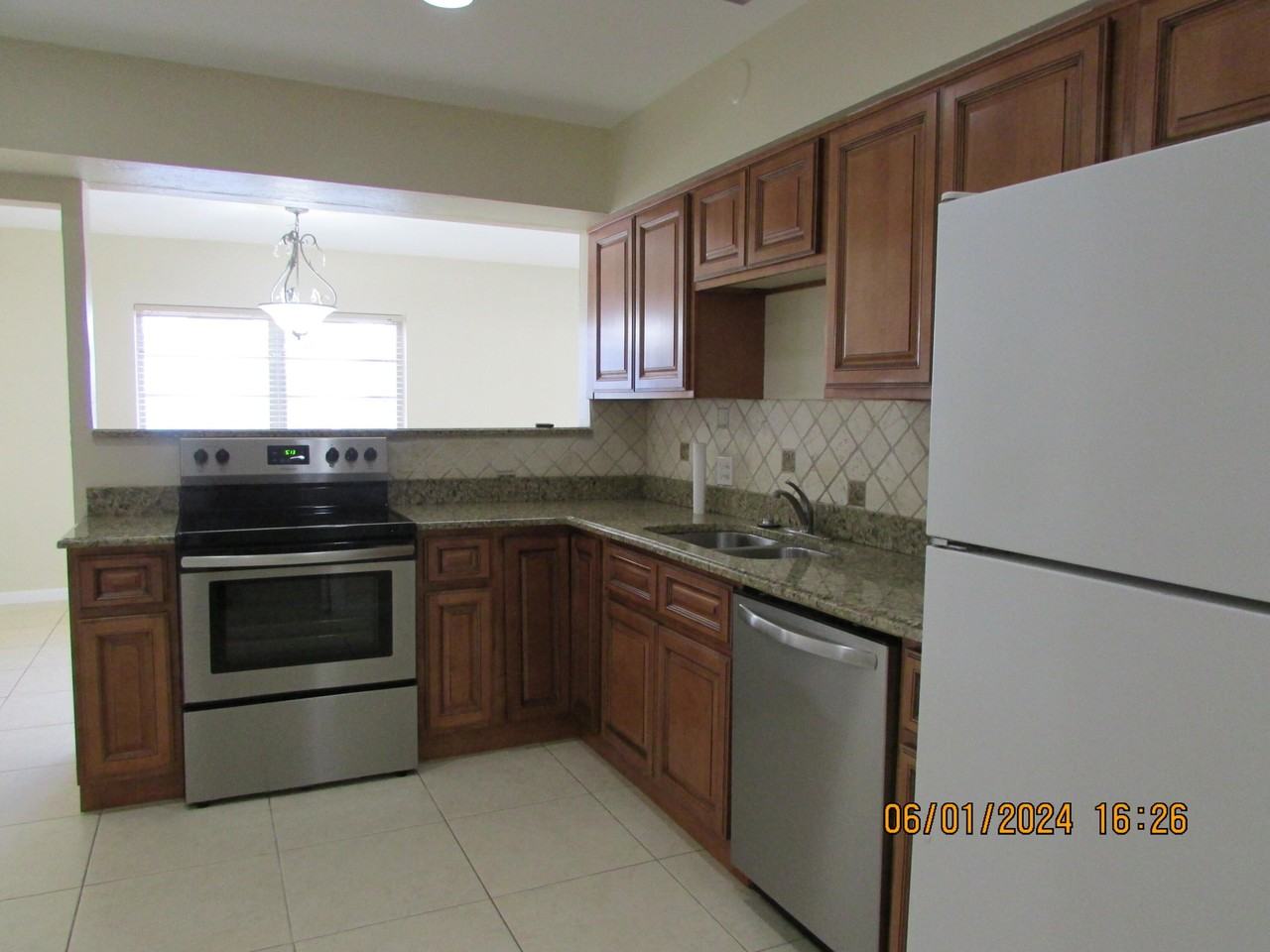 211 W Laila Dr - Photo 5 of 26