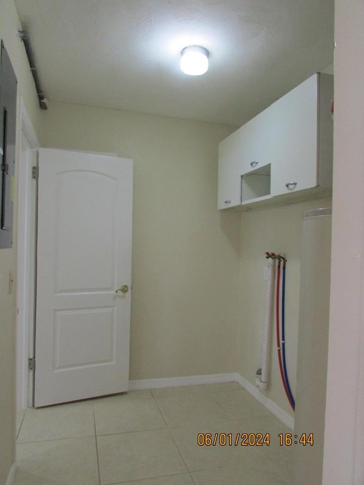 211 W Laila Dr - Photo 7 of 26