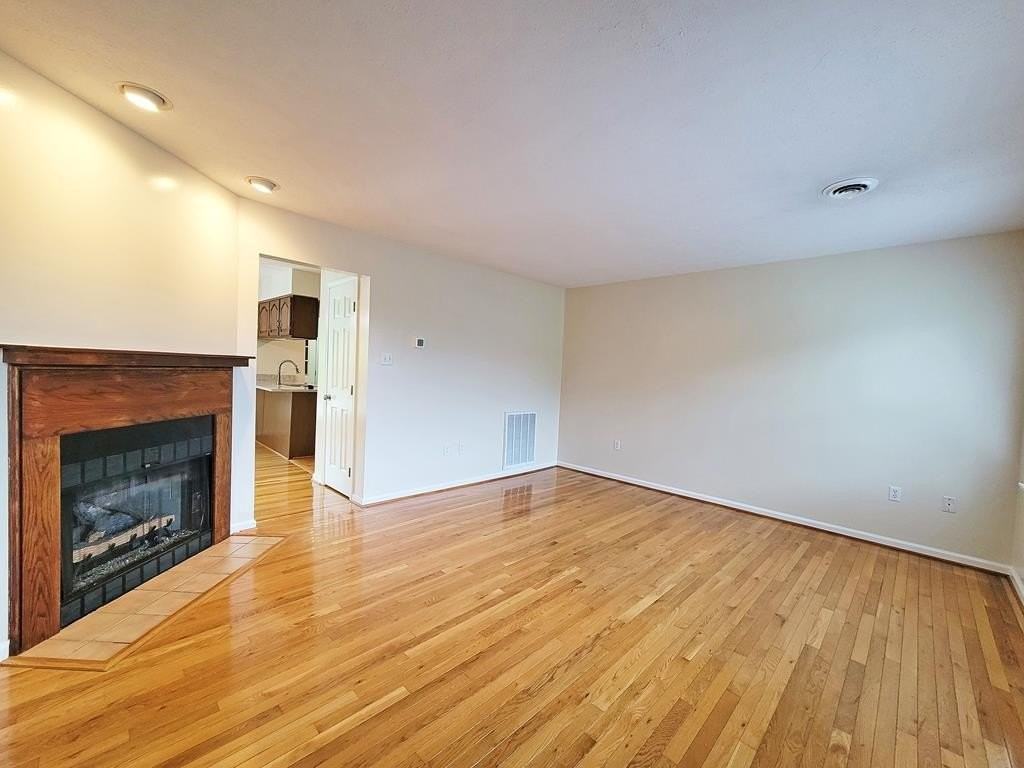 941 Maiden St - Photo 3 of 19