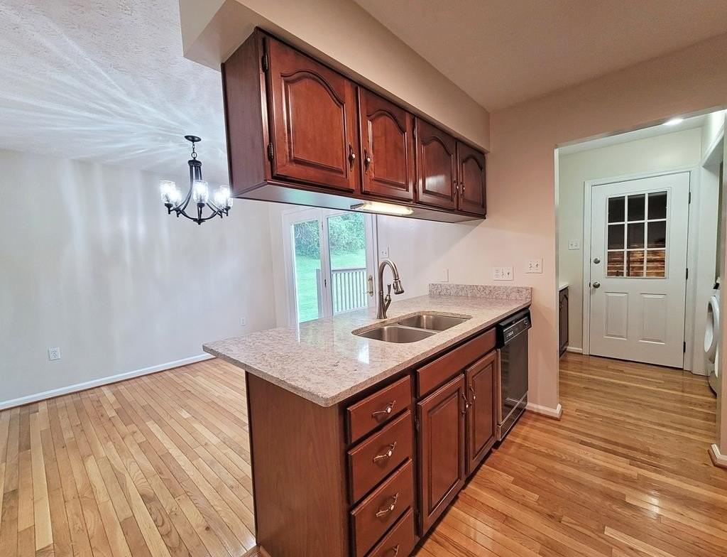 941 Maiden St - Photo 4 of 19