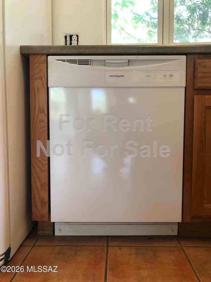 575 E Roger Rd - Photo 6 of 17