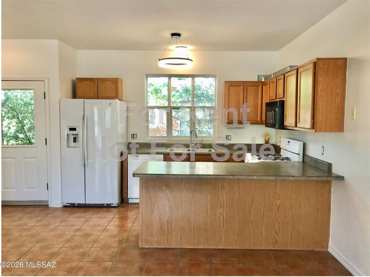 575 E Roger Rd - Photo 7 of 17