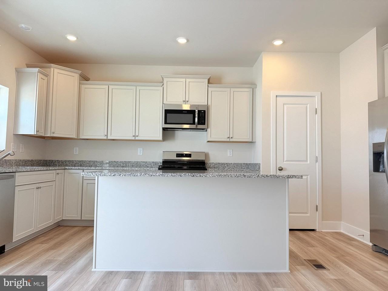 29860 Bankert Dr - Photo 3 of 16