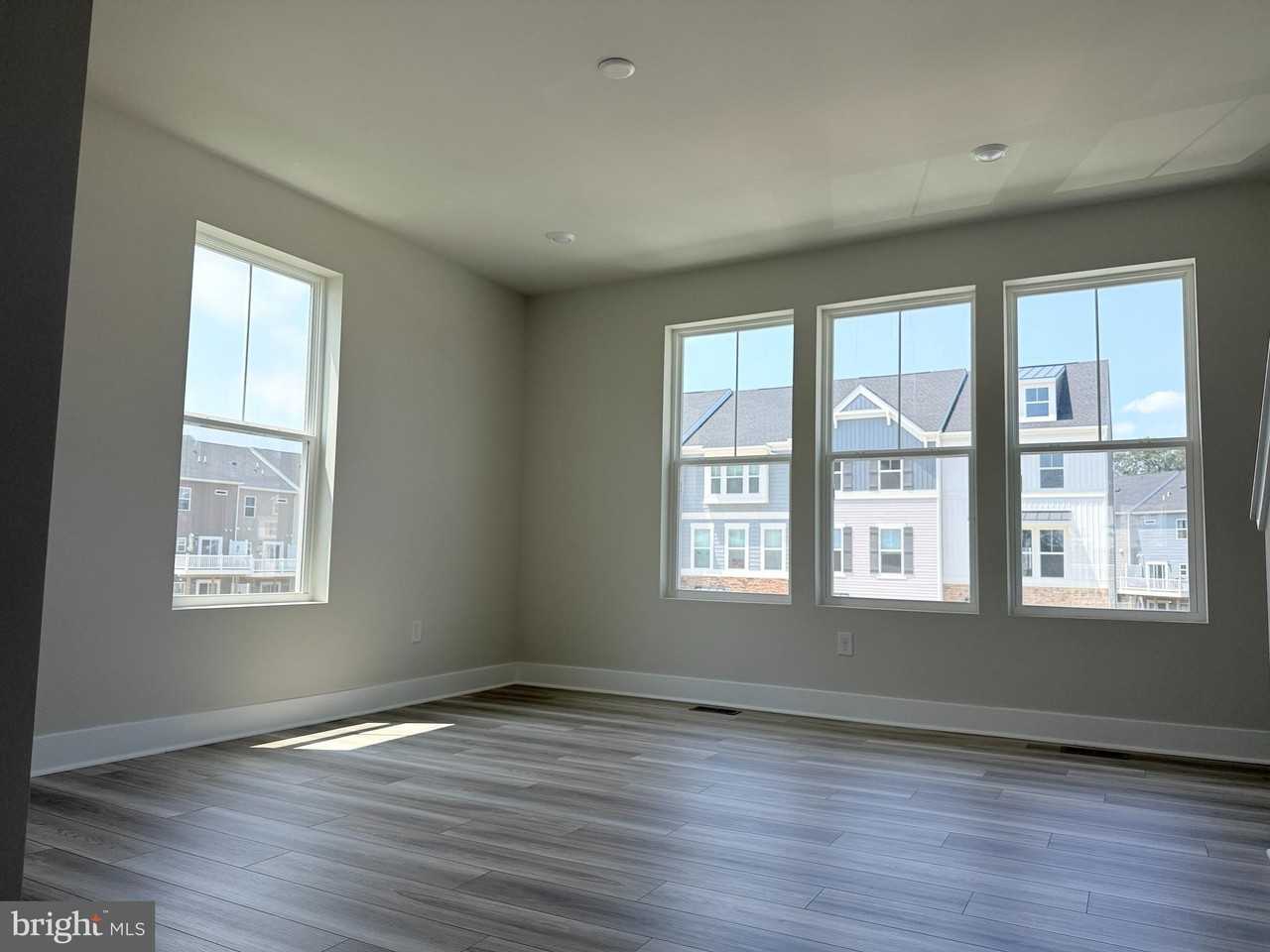 29860 Bankert Dr - Photo 5 of 16