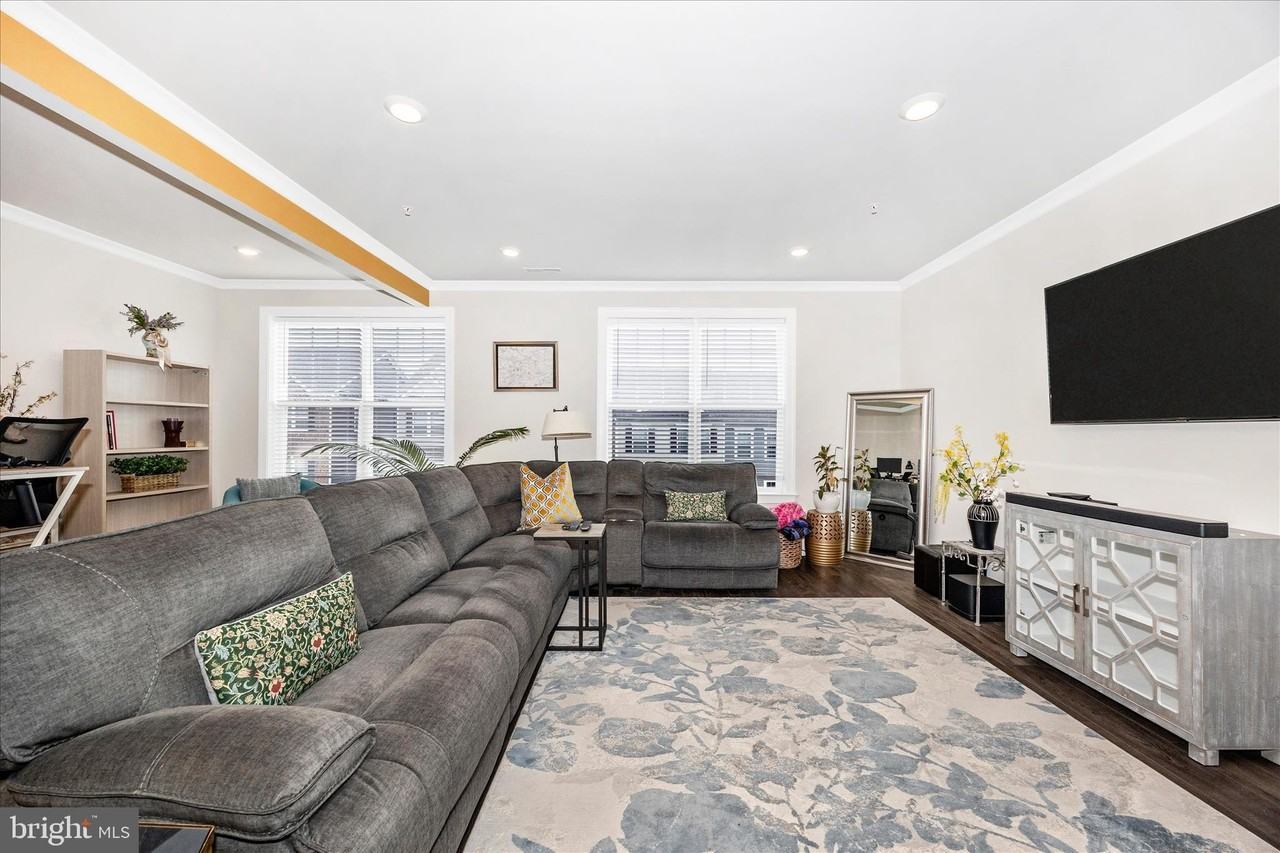 7135 Delegate Pl - Photo 7 of 50