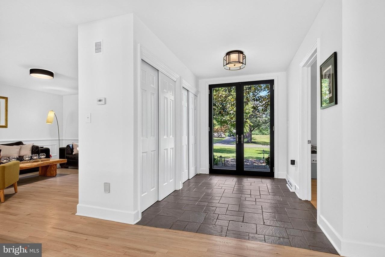 9 Arvida Dr - Photo 3 of 46