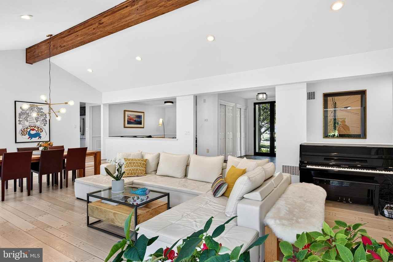 9 Arvida Dr - Photo 6 of 46