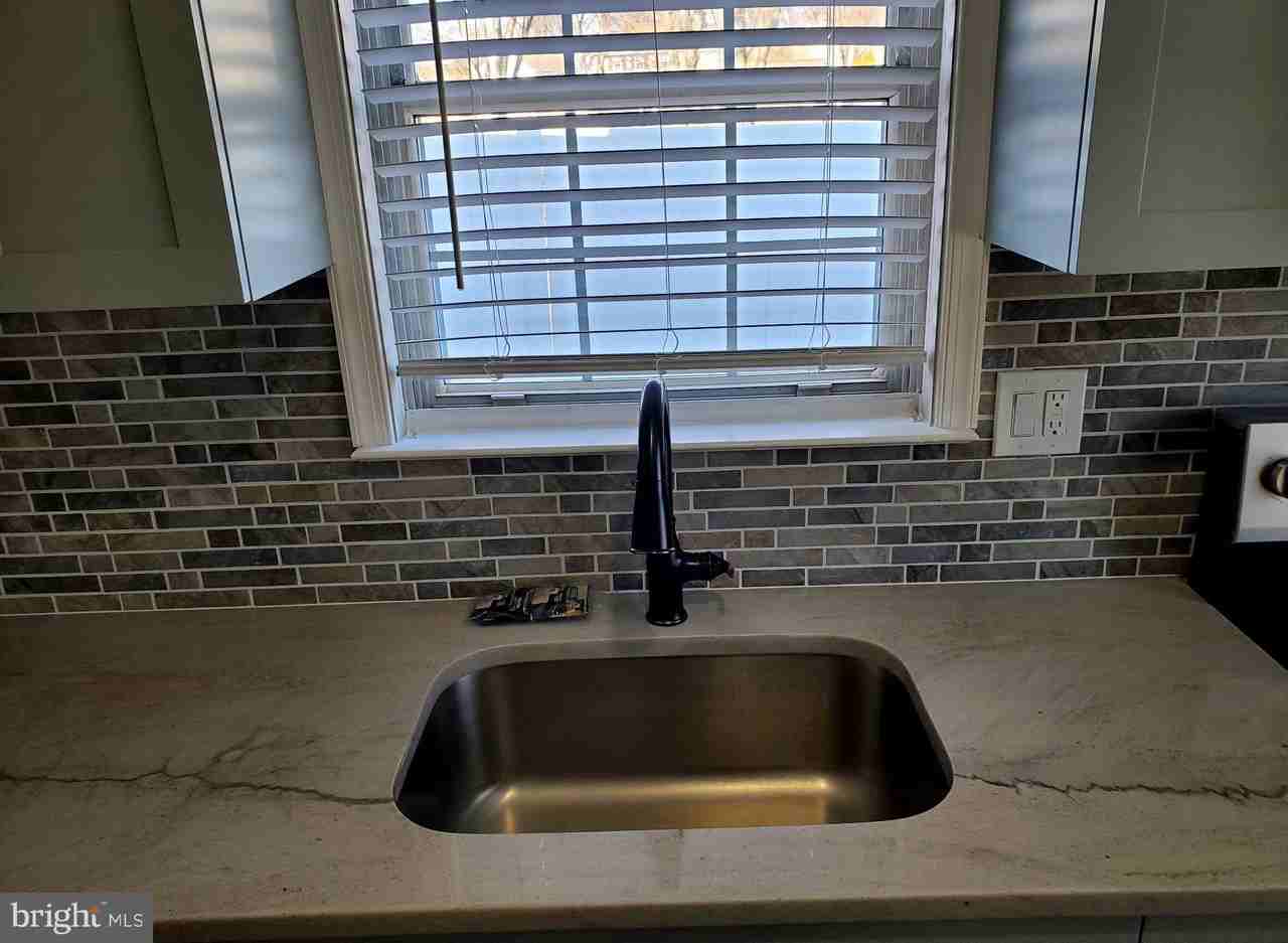 3 Banbury Ct - Photo 2 of 31