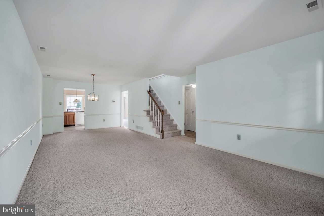 115 Mulberry Dr - Photo 4 of 31