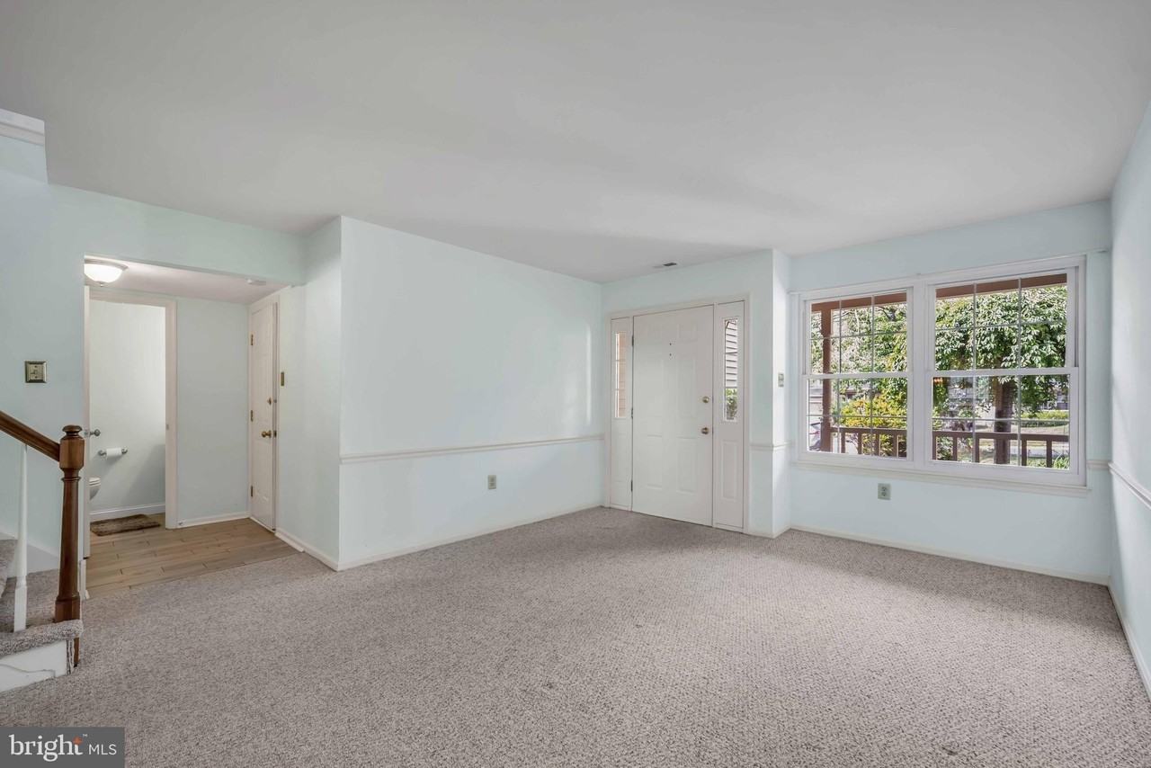 115 Mulberry Dr - Photo 5 of 31