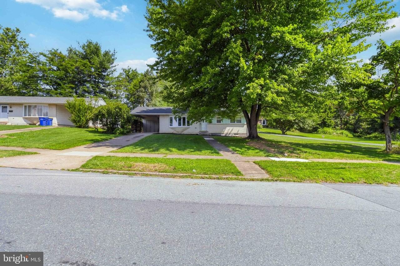 6730 Evelyn St - Photo 3 of 23