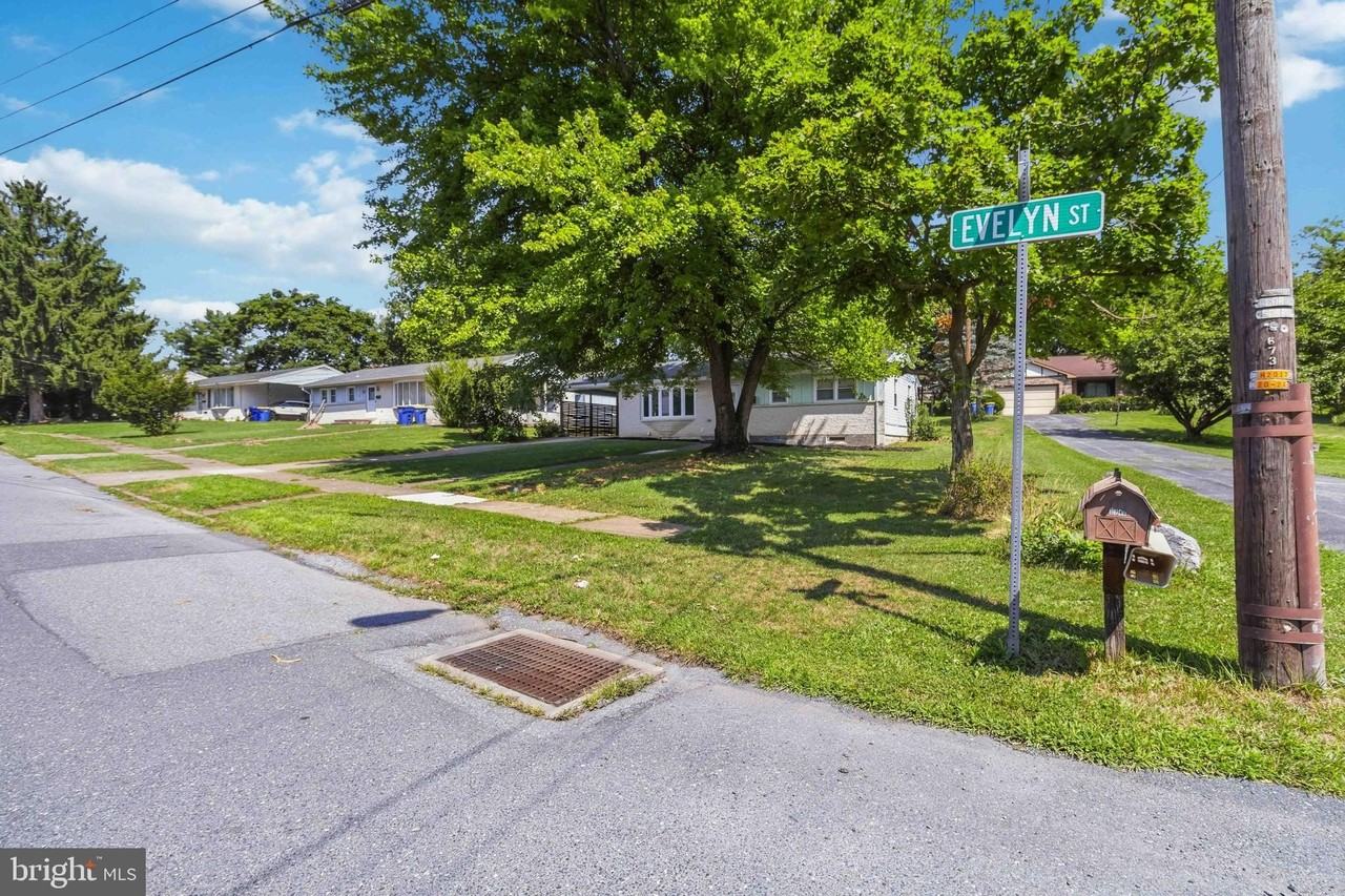 6730 Evelyn St - Photo 4 of 23