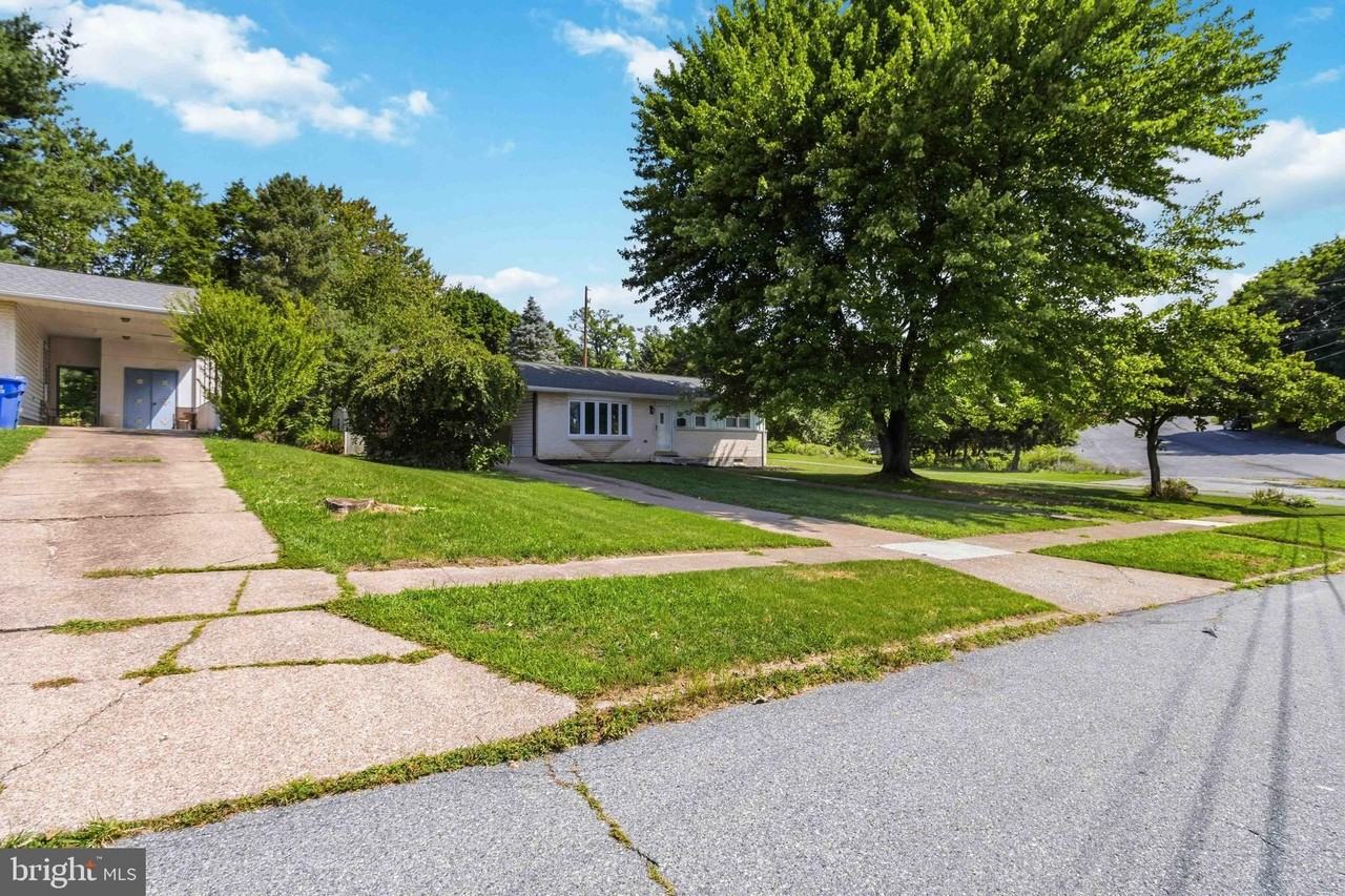 6730 Evelyn St - Photo 5 of 23