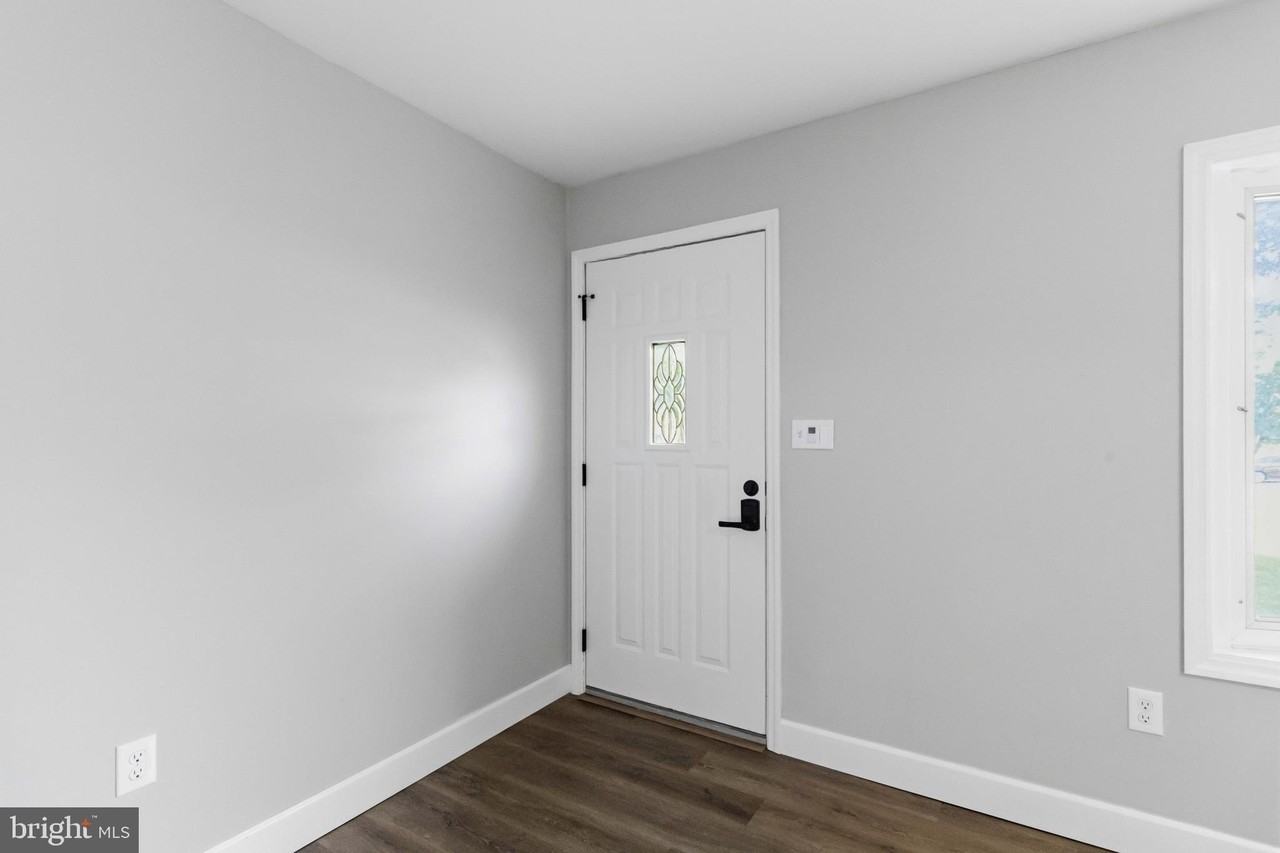 6730 Evelyn St - Photo 7 of 23