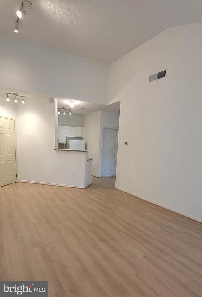 4401 Sedgehurst Dr #303 - Photo 4 of 13