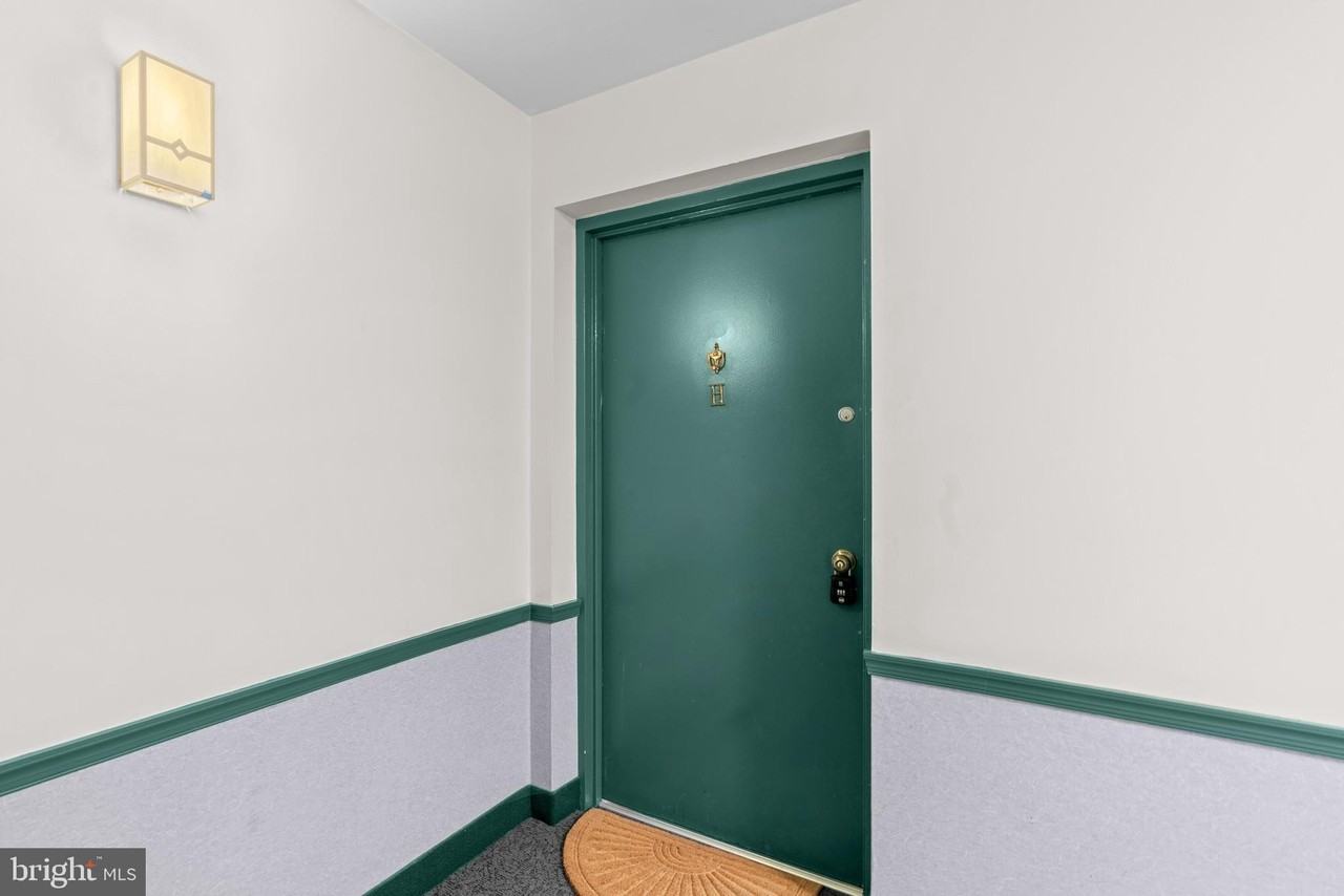 8110 Colony Point Rd #H - Photo 3 of 26