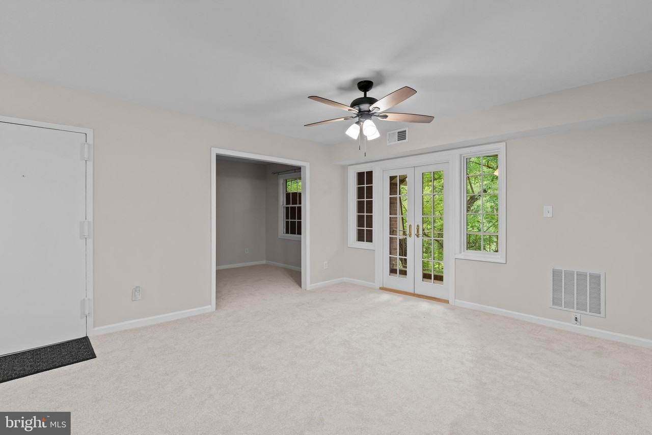 8110 Colony Point Rd #H - Photo 6 of 26