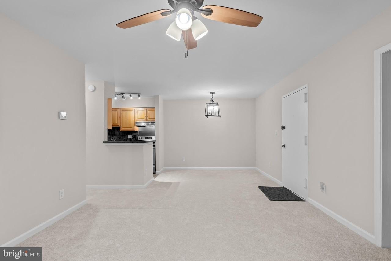 8110 Colony Point Rd #H - Photo 7 of 26
