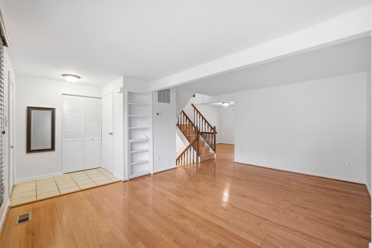 7998 Tyson Oaks Cir - Photo 4 of 17