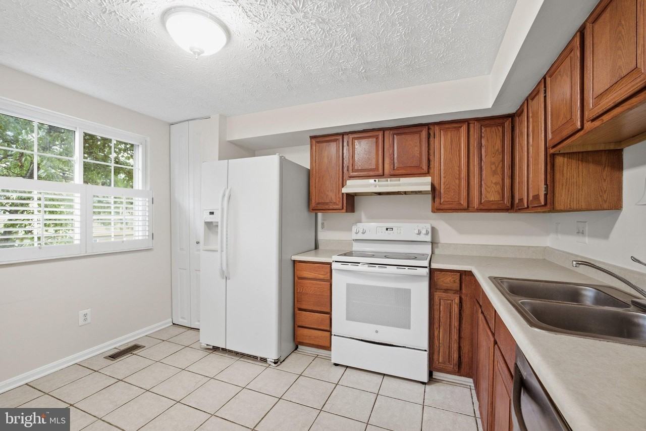 7998 Tyson Oaks Cir - Photo 7 of 17