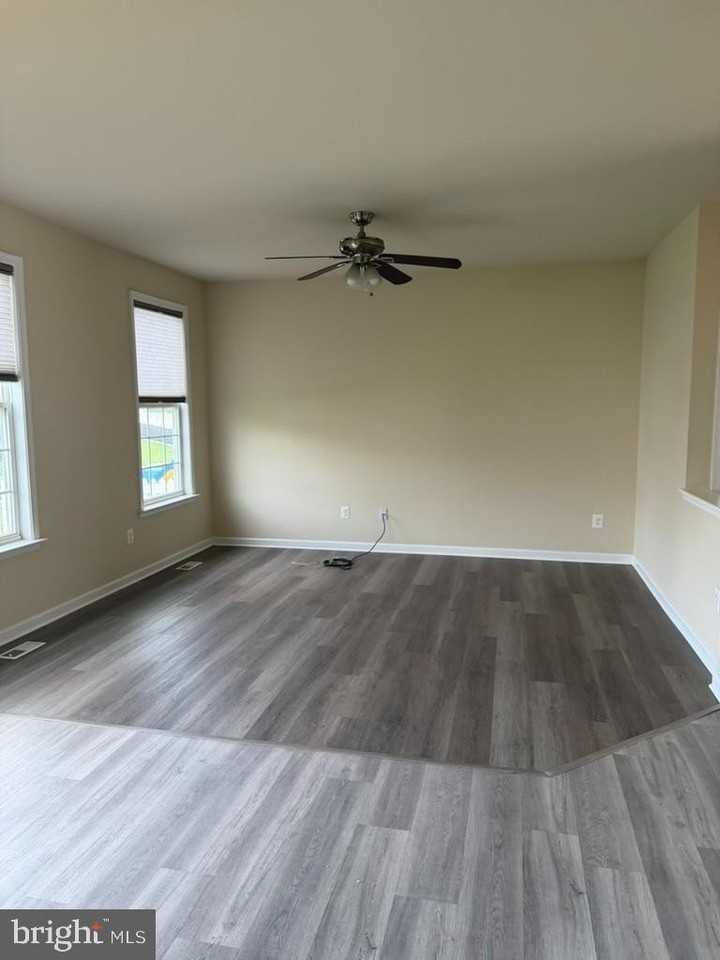 1231 Stallion St - Photo 7 of 39