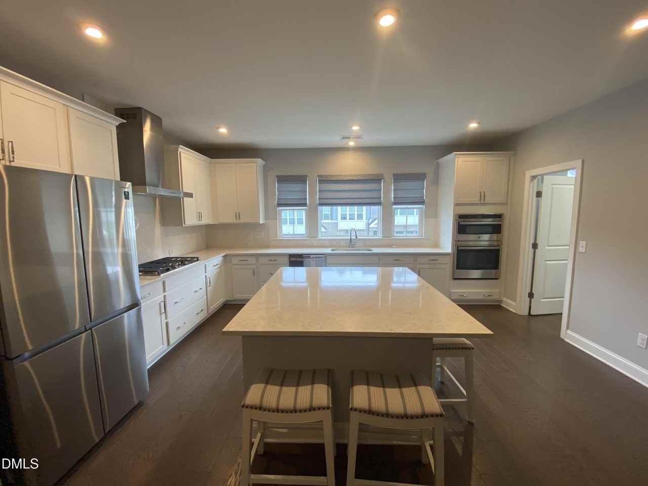 806 Grafton Peak Ln - Photo 2 of 25