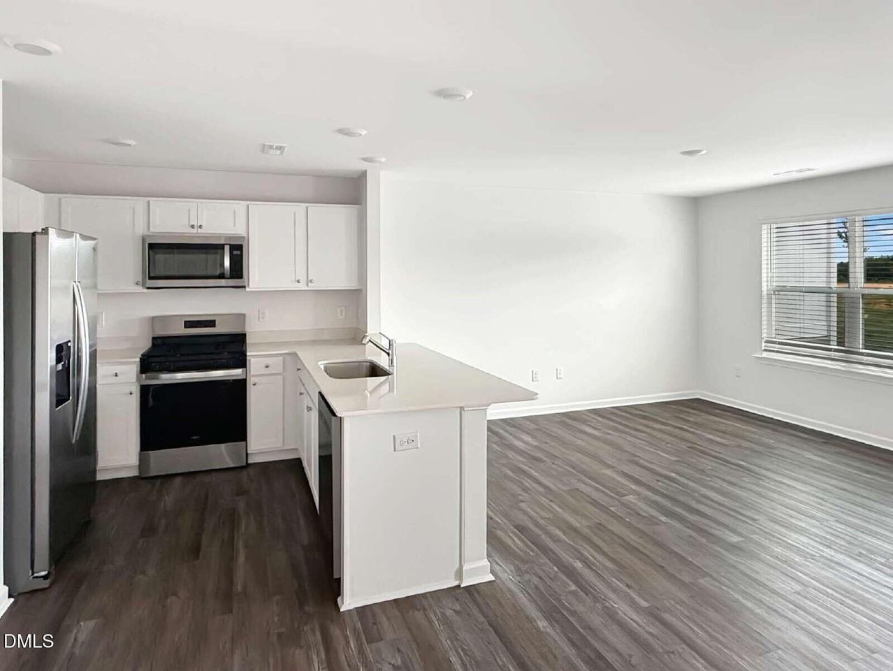 108 Clementine St - Photo 4 of 28