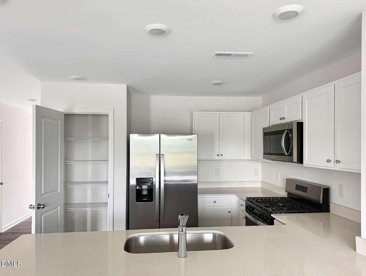 108 Clementine St - Photo 7 of 28