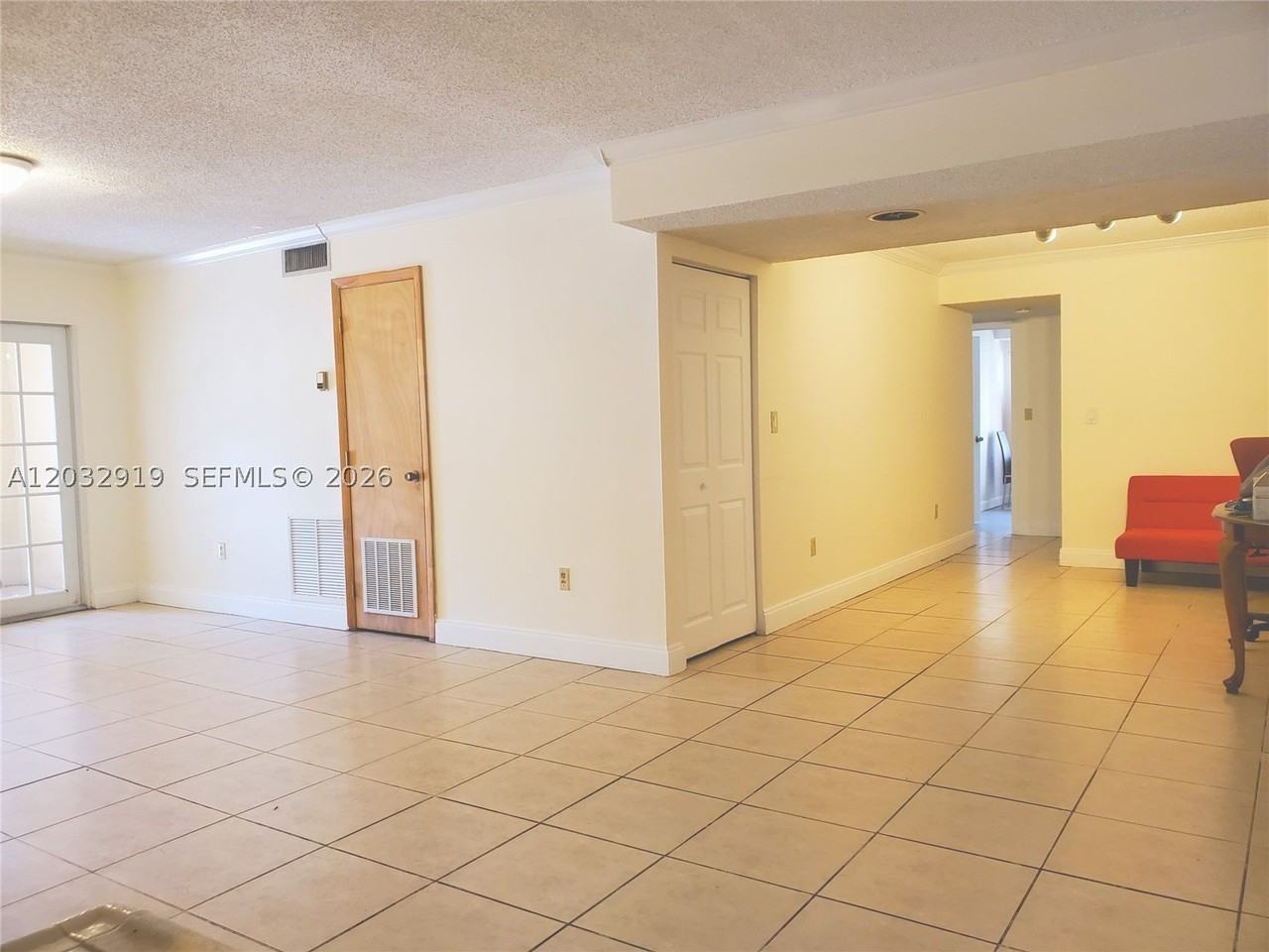 250 Nw 107th Ave #106 - Photo 4 of 18