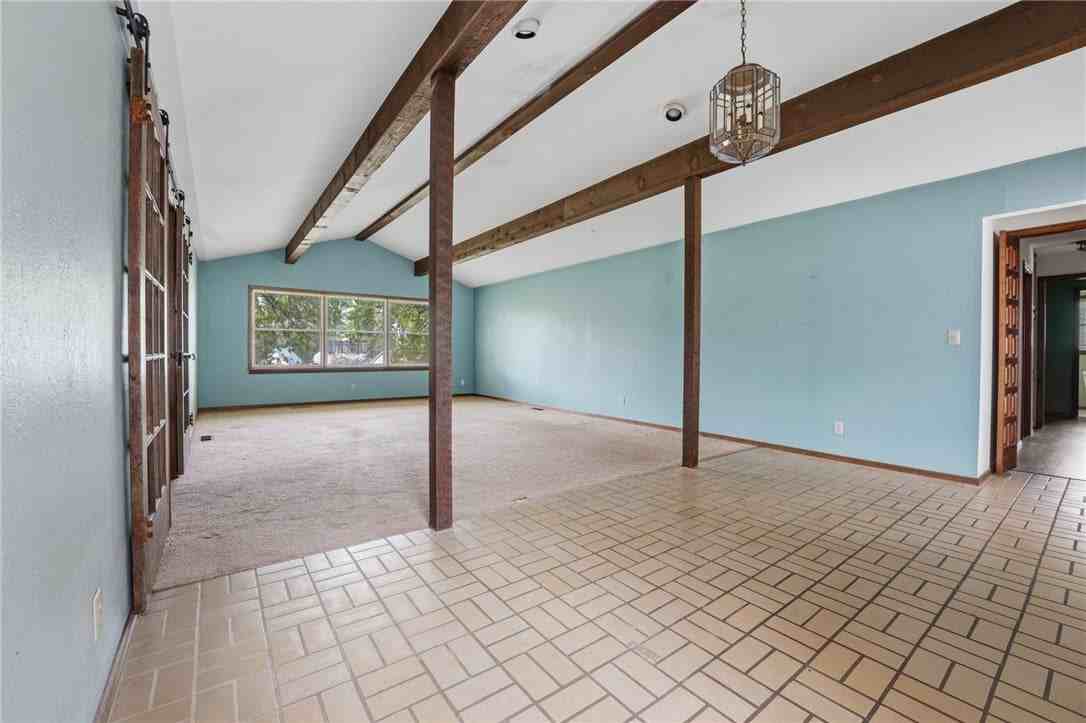 315 E Fairway Ln - Photo 5 of 34