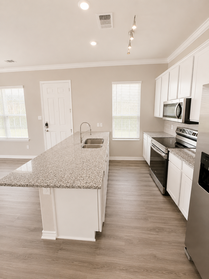 436 Northwood Dr - Photo 2 of 16