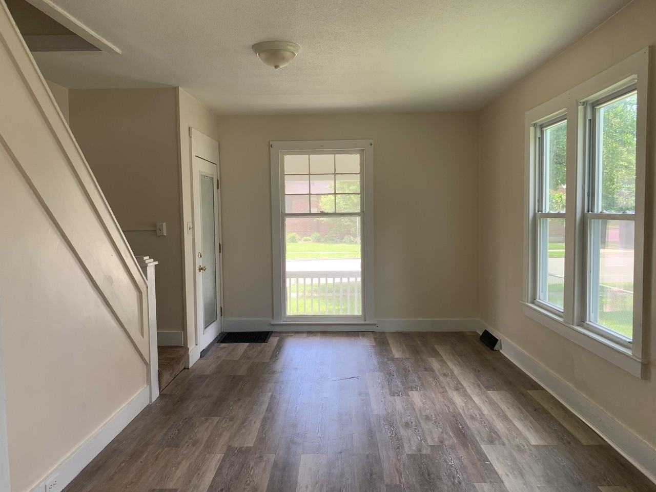 1009 Broad St #L - Photo 2 of 11