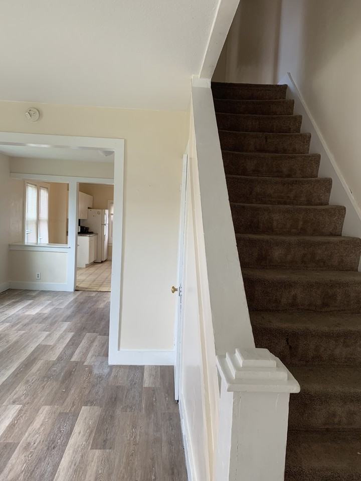 1009 Broad St #L - Photo 7 of 11