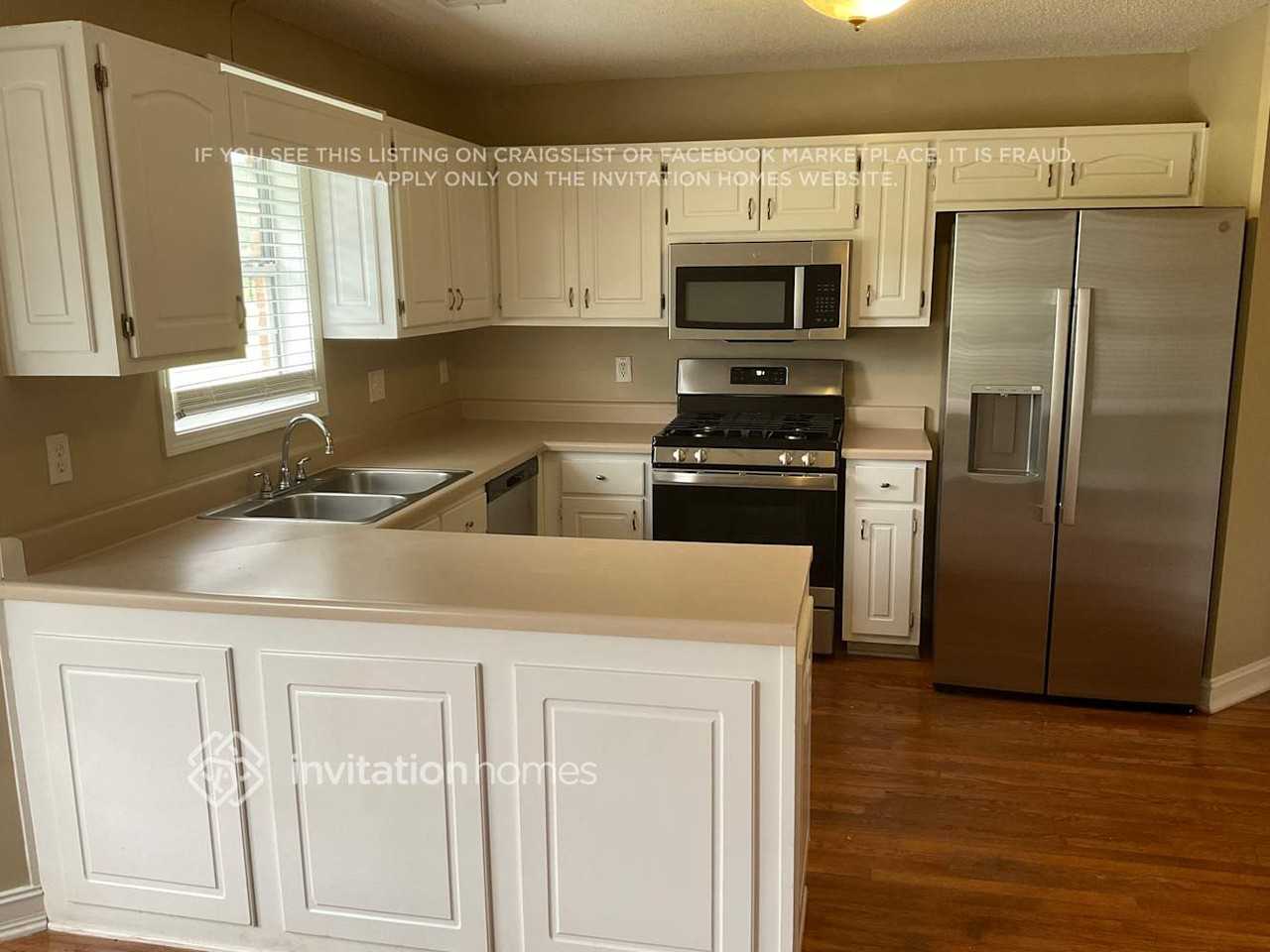 1121 Sutton Dr - Photo 7 of 20