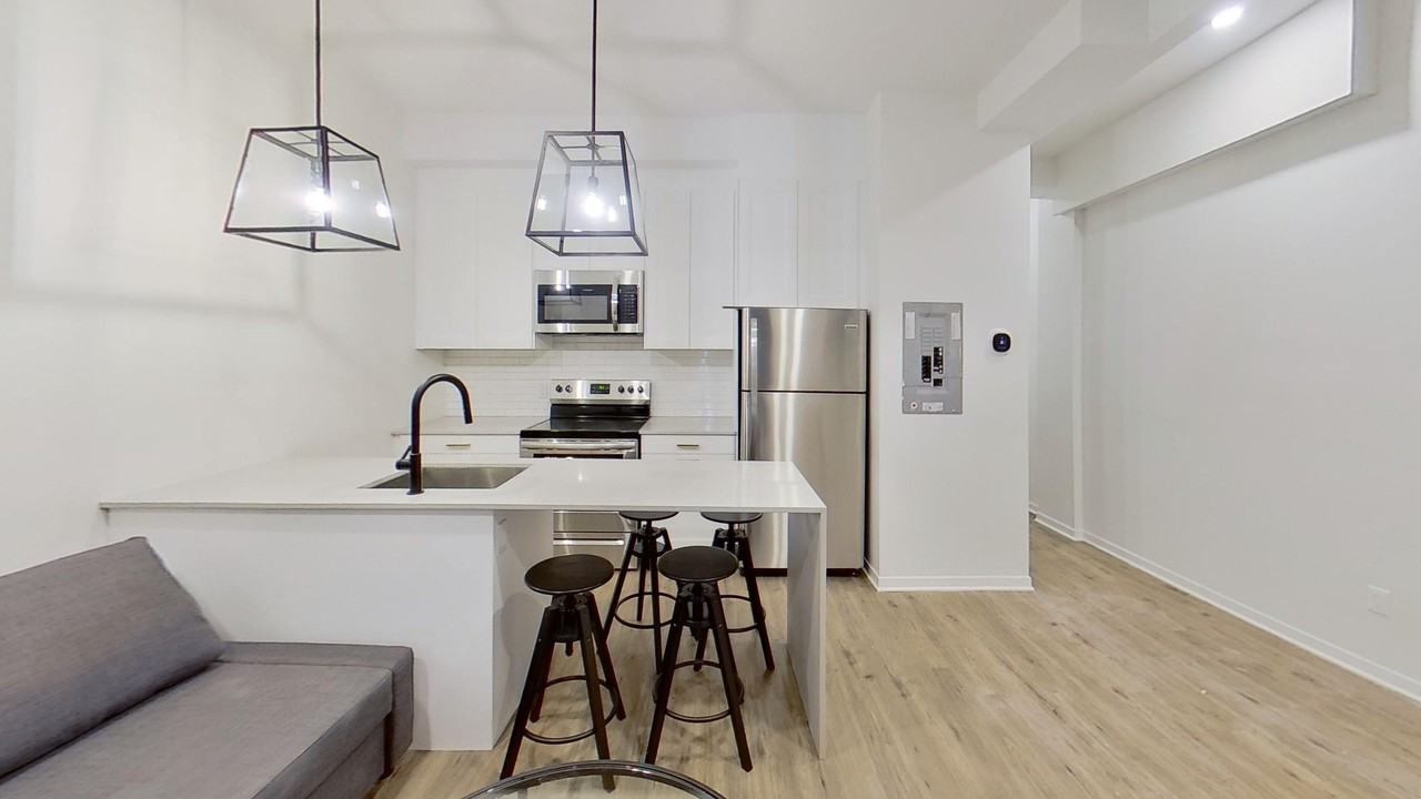 327 Catherine St - Photo 3 of 11
