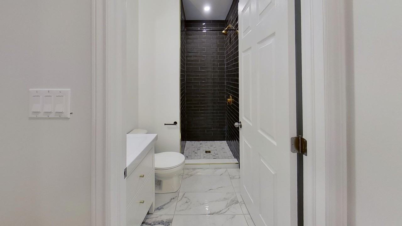 327 Catherine St - Photo 5 of 11