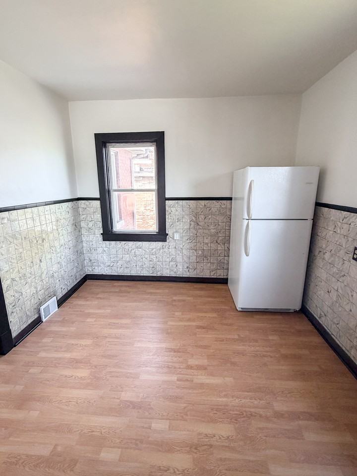 309 N Diamond St #2 - Photo 2 of 11