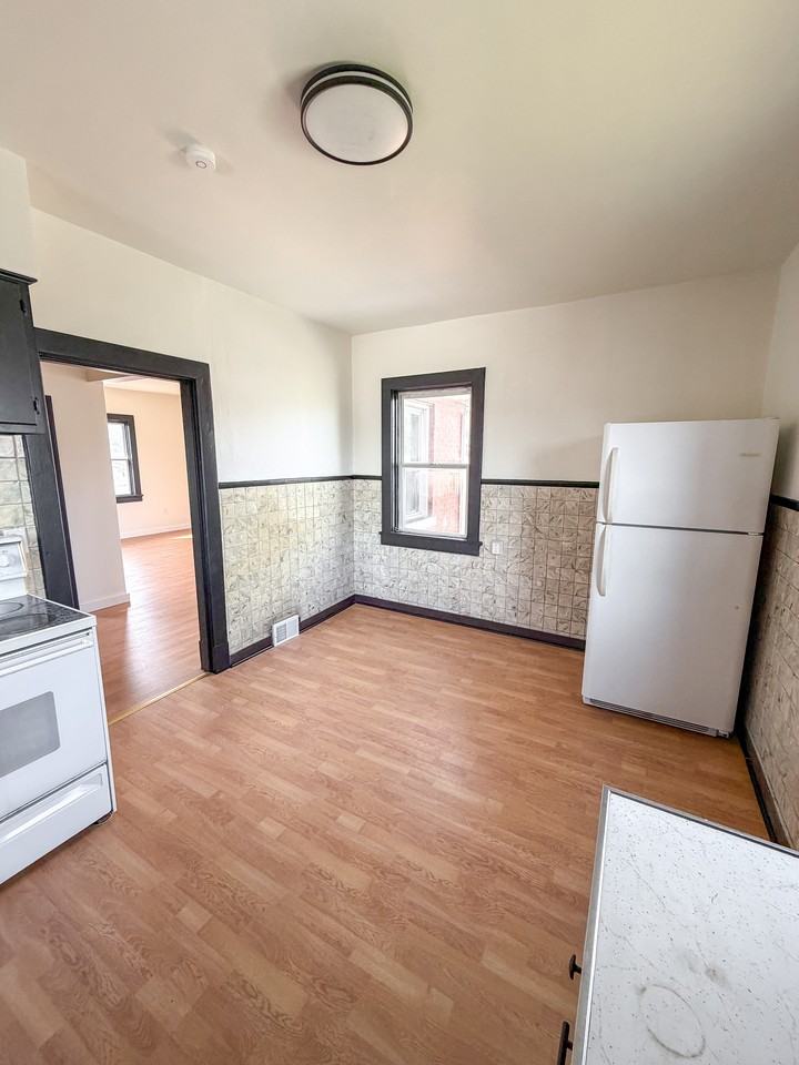 309 N Diamond St #2 - Photo 3 of 11