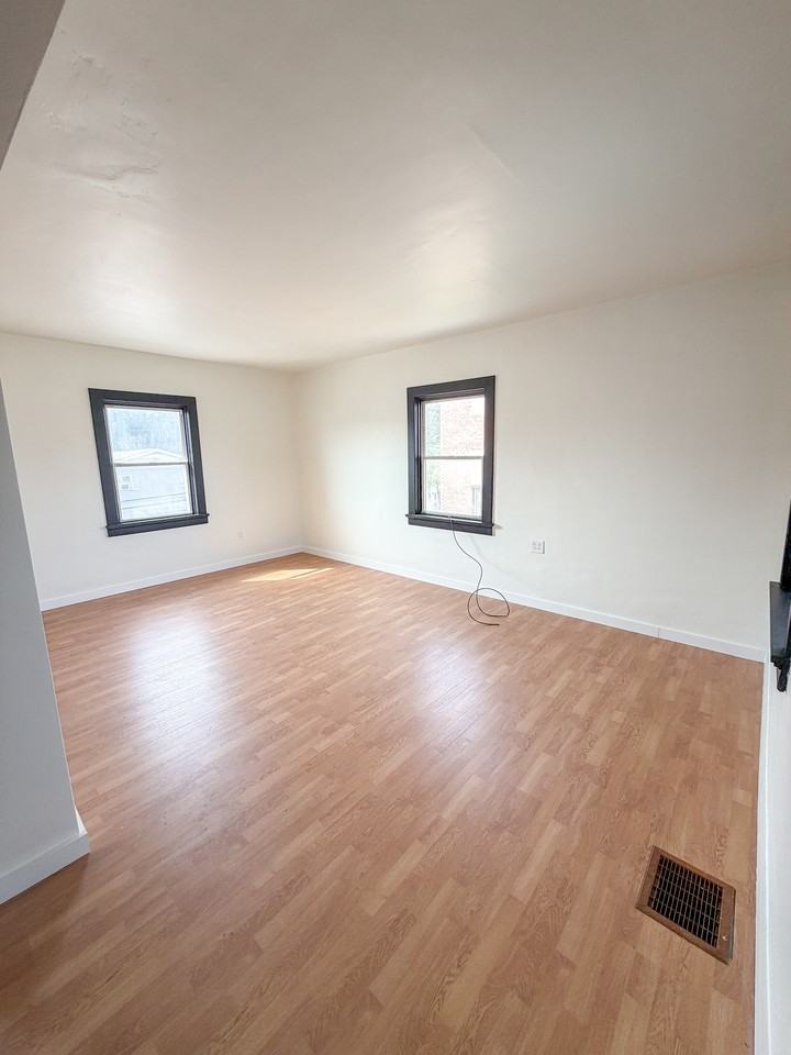 309 N Diamond St #2 - Photo 4 of 11