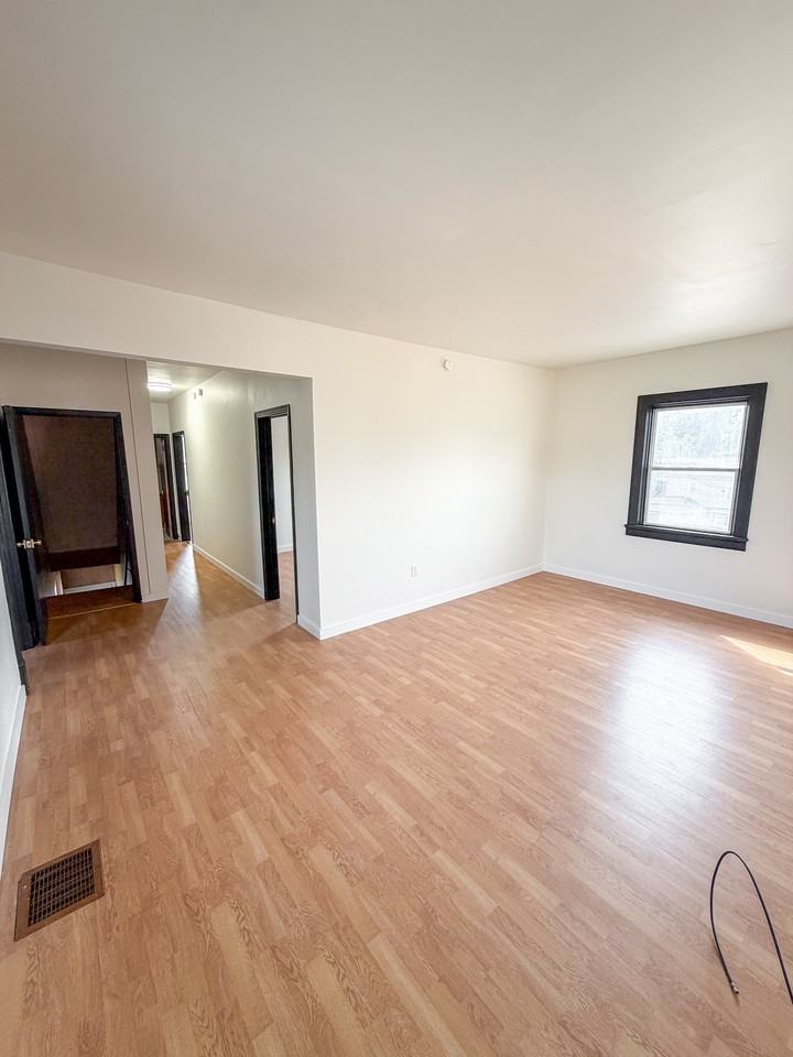 309 N Diamond St #2 - Photo 6 of 11