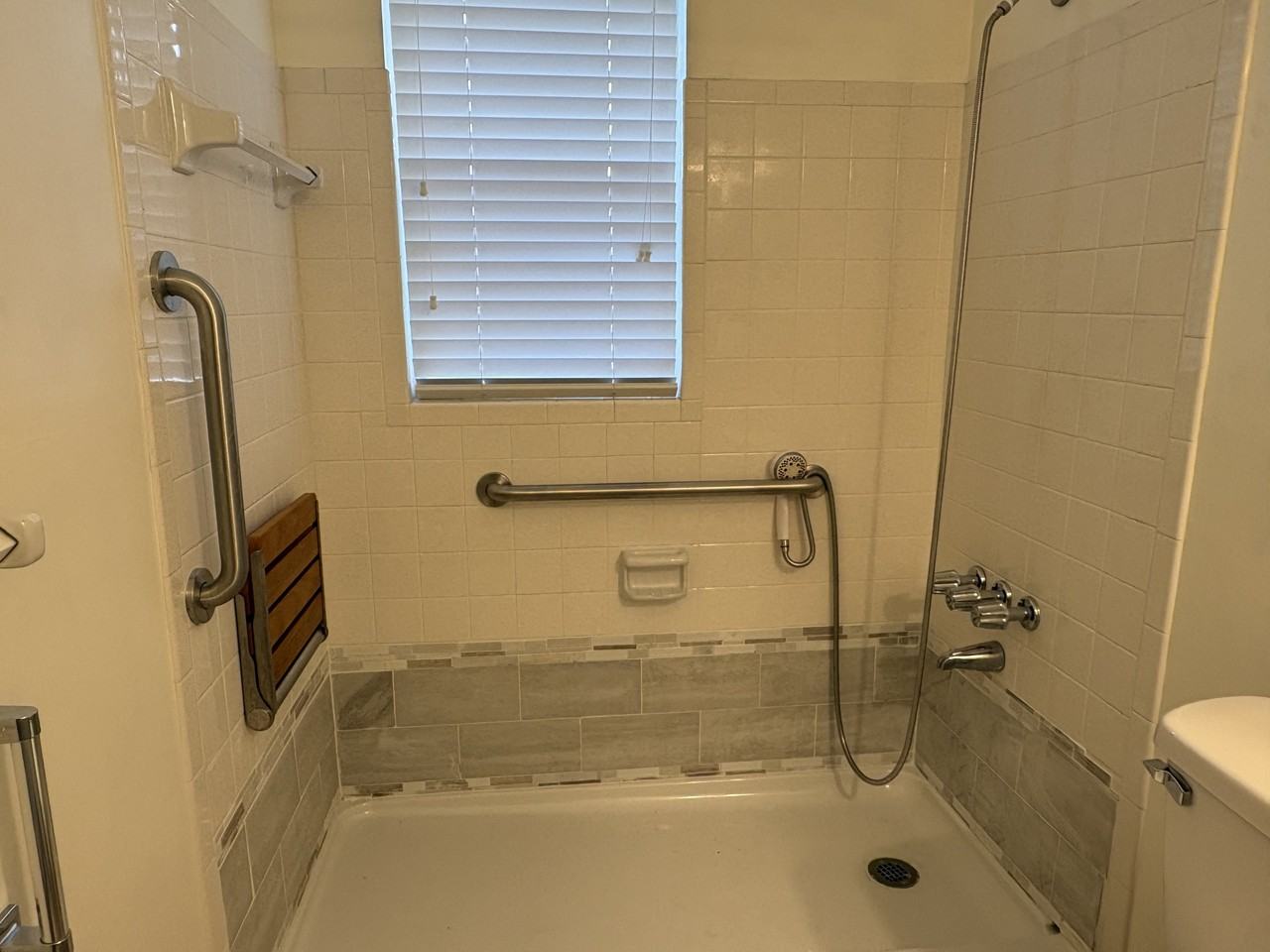 717 E Michigan Ave #1 - Photo 6 of 9