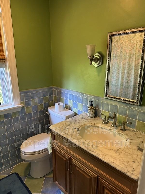 38 Baker Ave - Photo 7 of 39