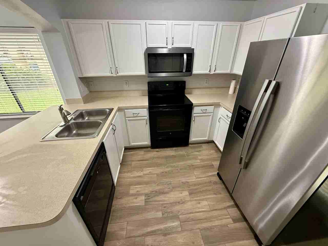 622 Briar Way Ln #1 - Photo 3 of 20