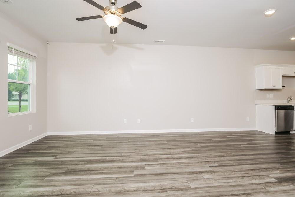 546 Wendell Falls Pkwy - Photo 4 of 17