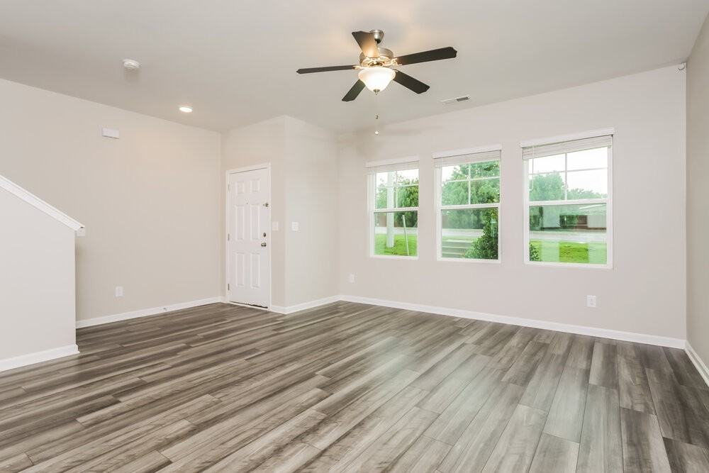 546 Wendell Falls Pkwy - Photo 5 of 17