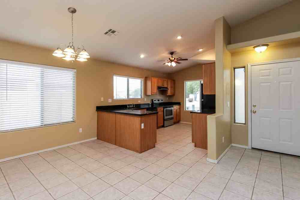 2213 W Saint Charles Ave - Photo 5 of 15