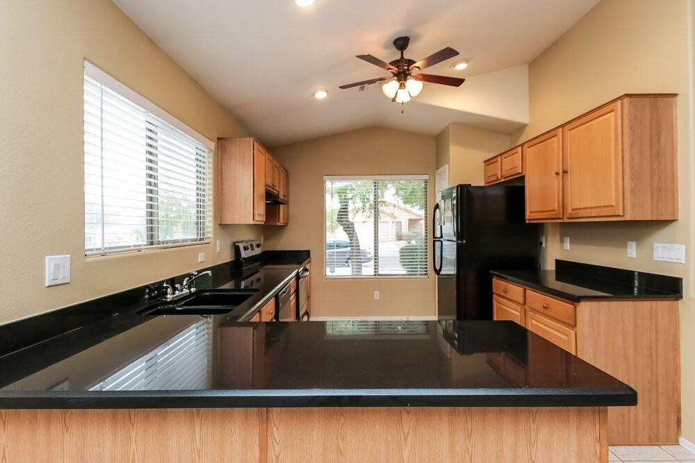2213 W Saint Charles Ave - Photo 6 of 15
