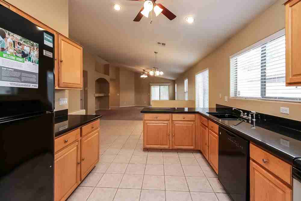 2213 W Saint Charles Ave - Photo 7 of 15