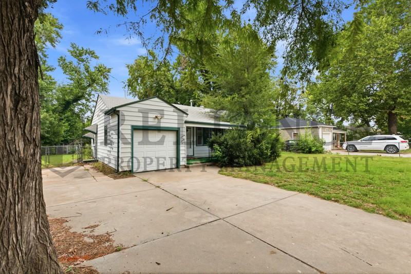1620 E Selma St - Photo 2 of 47