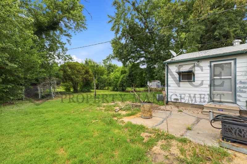 1620 E Selma St - Photo 4 of 47
